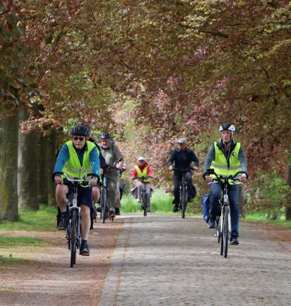 In groep op de fiets